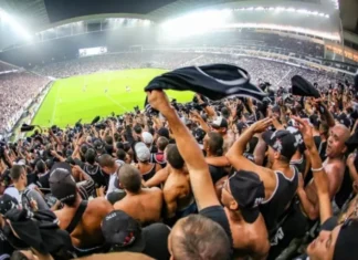 Corinthians afunda em dívidas e se apequena no mercado da bola