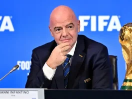 Mesmo com seu recuo no projeto de vender a Copa do Mundo, Infantino segue sob pressão na eleição da Fifa
