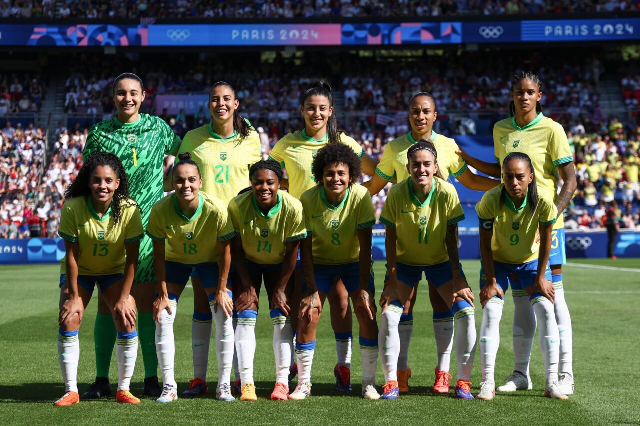 Prata do futebol feminino em Paris é um orgulho para a modalidade e impulso ao seu crescimento