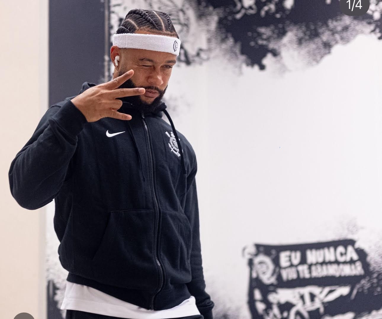Should Corinthians Let Memphis Depay Go? The Debate in the Diniz Era