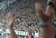 Corinthians faz sua melhor partida na temporada com primeiro gol de Memphis Depay e sai do Z-4