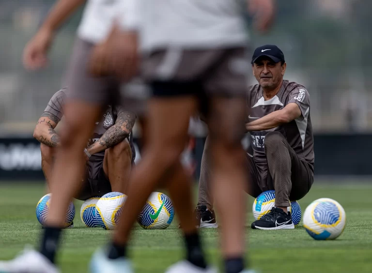 Corinthians avalia saída de Ramón Díaz após o Paulistão, ganhando ou perdendo para o Palmeiras