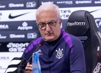 Dorival estufa o peito por André e dispara contra a venda: ‘Não vim para ficar no meio do caminho’