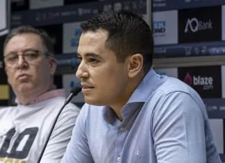 Santos perde CEO de boas ideias e continua preso a pilares que o levaram para a Série B