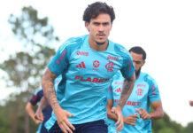 O Brasil não tem um 9 como Pedro, que voa no Flamengo — e isso já deveria incomodar Ancelotti