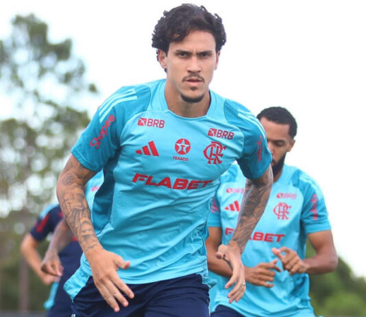 O Brasil não tem um 9 como Pedro, que voa no Flamengo — e isso já deveria incomodar Ancelotti