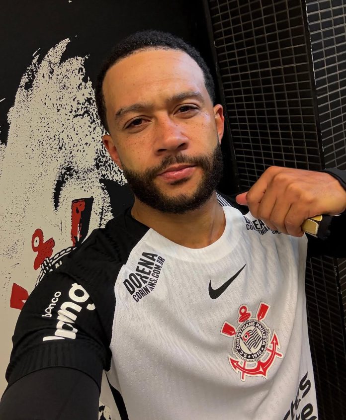 Depay Corinthians gol