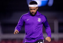Fora do Corinthians, Memphis Depay pode render processo de R$ 180 milhões na Fifa