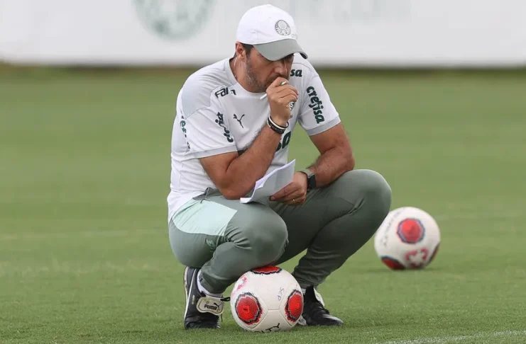 Pontos no bolso, futebol na gaveta: o paradoxo do Palmeiras que ganha, mas não encanta a torcida