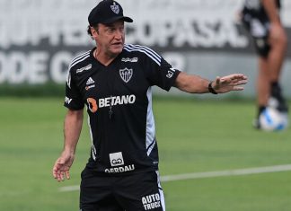 Queda de Cuca no Atlético-MG e a máquina de moer treinadores no futebol brasileiro