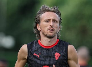 Dois gigantes da Europa começam a temporada sob muita pressão