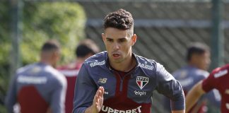 Com problemas cardíacos, Oscar preferiu encerrar a carreira e terminou sua segunda passagem pelo São Paulo / São Paulo