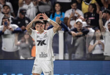 Um baile na Vila: Santos amassa Corinthians e se afasta do Z-4