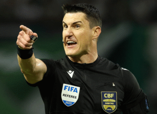 Rafael Klein erra ao não expulsar Gustavo Gómez contra o Cruzeiro e anular gol do Palmeiras