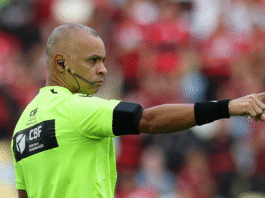 Contestado no Brasil, Wilton Pereira Sampaio apita jogo de estreia da Copa do Mundo