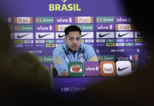 Vitor Roque fala sobre saúde mental, elogia Abel e projeta retorno à Europa