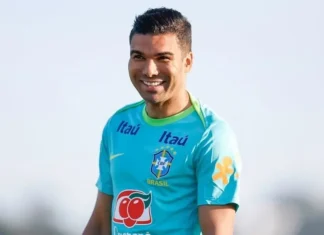 Casemiro fecha com o Inter Miami por três anos e terá Messi como parceiro. Raphinha corre atrás de oferta saudita por dinheiro
