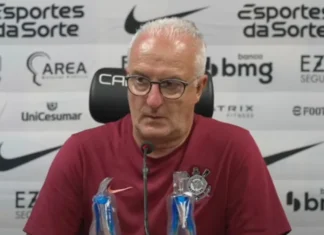 Dorival condena a arbitragem de Lucas Belotte e diz que ele interferiu no resultado do clássico
