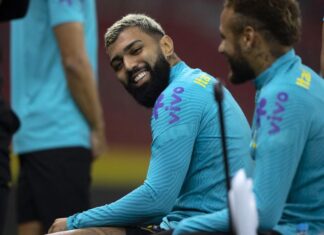 Santos acerta bases com o Cruzeiro e fica perto de anunciar Gabigol como novo camisa 9