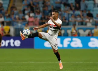 Em baixa no São Paulo, Alisson pode acabar no Corinthians com aval de Crespo e Dorival