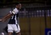 Adré foi o nome do Corinthians na partida; o meio-campista marcou o único gol do confronto / Corinthians