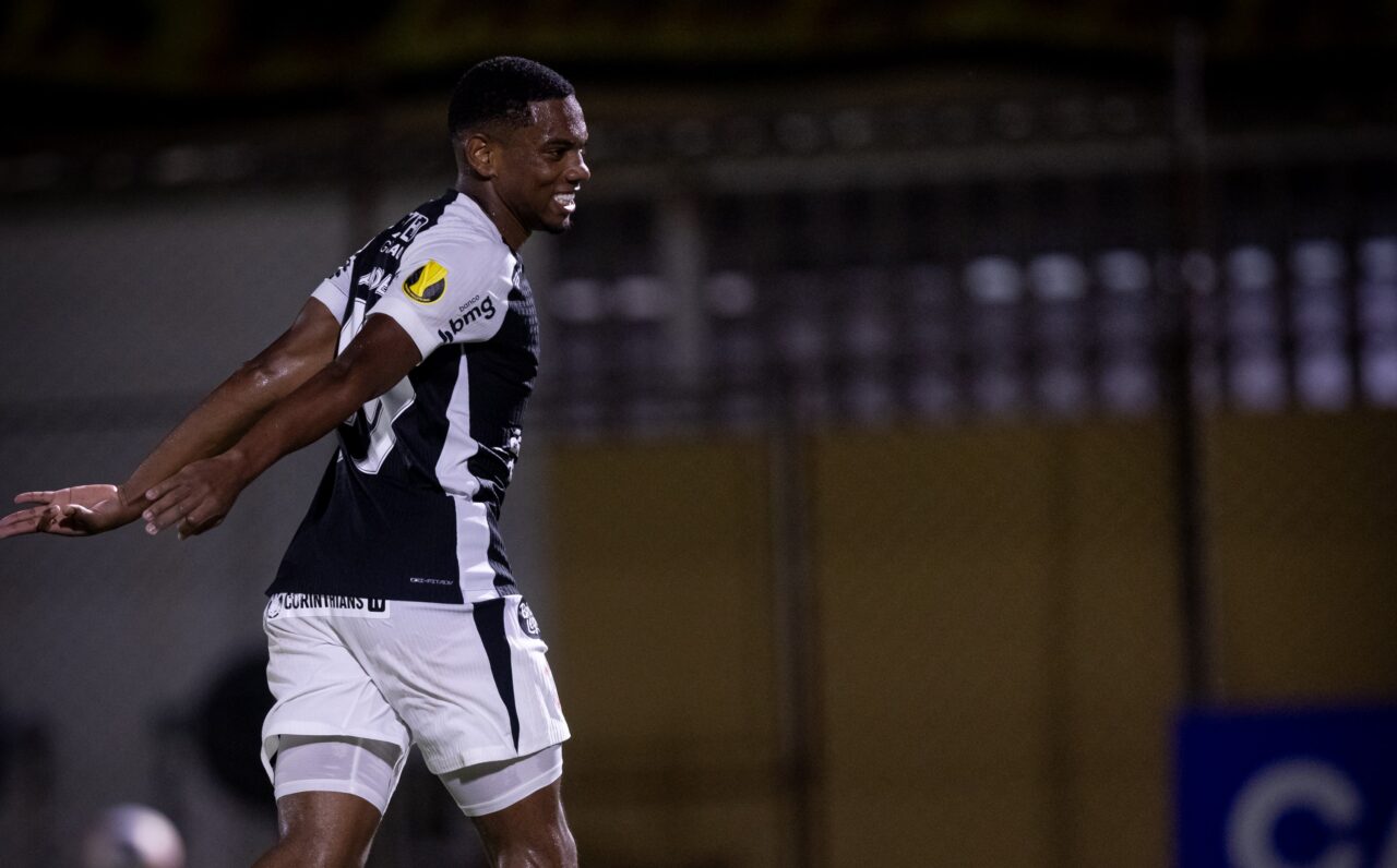 Adré foi o nome do Corinthians na partida; o meio-campista marcou o único gol do confronto / Corinthians
