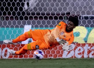 Na fé, no sofrimento e nas mãos de Hugo, o Corinthians segue vivo na busca do bicampeonato