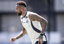 Ausente no clássico da Vila, Neymar perde mais uma etapa na corrida contra o tempo