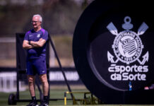 Dorival critica venda de André ao Milan, mas Corinthians prioriza receita para pagar suas contas