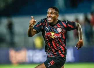 Gustavo faz comentário machista contra árbitra, toma bronca da mulher e da mãe e pede desculpas para Daiane