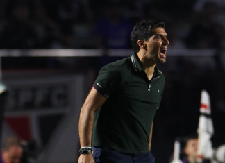 Postura de Abel Ferreira faz mal ao futebol brasileiro, gera críticas e pressiona arbitragem no país