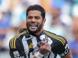 Hulk retoma negociação com o Flu após a chegada de Eduardo ‘Barba’ e pede para sair