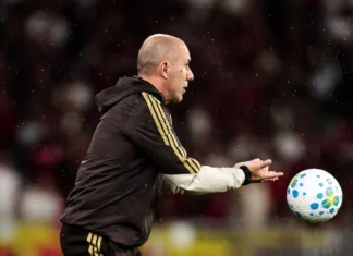 ‘Estamos envergonhados’: Fla é dominado pelo Bragantino e Leonardo Jardim cobra jogadores