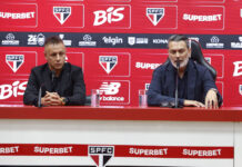 Torcida tem um tête-à-tête com jogadores do São Paulo no CT, cobra Rui Costa e Massis, mas alivia para Roger