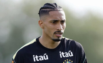 Raphinha e Wesley são cortados da seleção brasileira por lesão e voltam para Barcelona e Roma