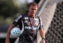 Sem Neymar e Gabigol, Cuca busca soluções na base após tropeço na Vila Belmiro