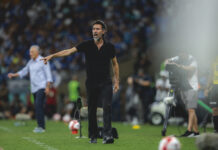 Eduardo Domínguez cobra postura do Atlético-MG contra o Inter para deixar o Z-4 do Brasileirão