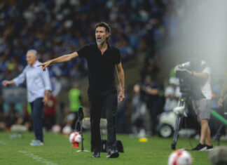 Eduardo Domínguez cobra postura do Atlético-MG contra o Inter para deixar o Z-4 do Brasileirão