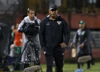 Roger Machado celebra recepção na estreia: ‘Ter o nome gritado pela torcida me deixa feliz’