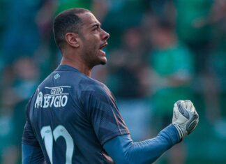 Bahia paga multa rescisória e acerta contratação do goleiro Léo Vieira, da Chapecoense
