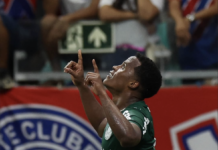 Um baita golaço e uma pitada de sorte: Palmeiras derrota o Bahia e dispara na liderança