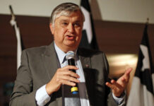 Crise na SAF do Botafogo com afastamento de Textor ‘trava’ venda de Barboza ao Palmeiras