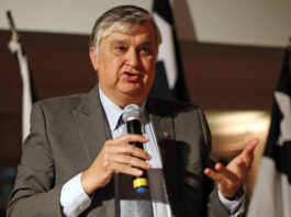 Crise na SAF do Botafogo com afastamento de Textor ‘trava’ venda de Barboza ao Palmeiras