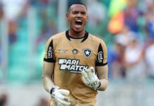 Artur Jorge manda o Cruzeiro buscar o goleiro John, do Nottingham Forest, com quem trabalhou no Botafogo