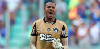 Artur Jorge manda o Cruzeiro buscar o goleiro John, do Nottingham Forest, com quem trabalhou no Botafogo