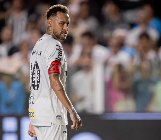 Santos perde de virada para o Flu: Neymar faz bom primeiro tempo, mas brinca e irrita torcedor