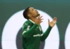 Vitor Roque terá de passar por cirurgia no tornozelo e perde o 1º semestre no Palmeiras e a Copa