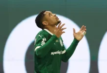Vitor Roque terá de passar por cirurgia no tornozelo e perde o 1º semestre no Palmeiras e a Copa