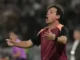 Diniz celebra evolução do Corinthians após goleada, mas liga alerta sobre mercado e Memphis