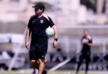 Diniz diz que acertou ao segurar os titulares contra o Barra. Foco é escapar do Z4 do Brasileirão